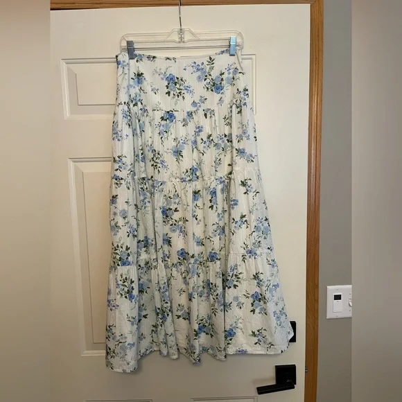 Women’s white and blue floral peasant boho tiered ruffle pull on skirt. Medium - Picture 6 of 15